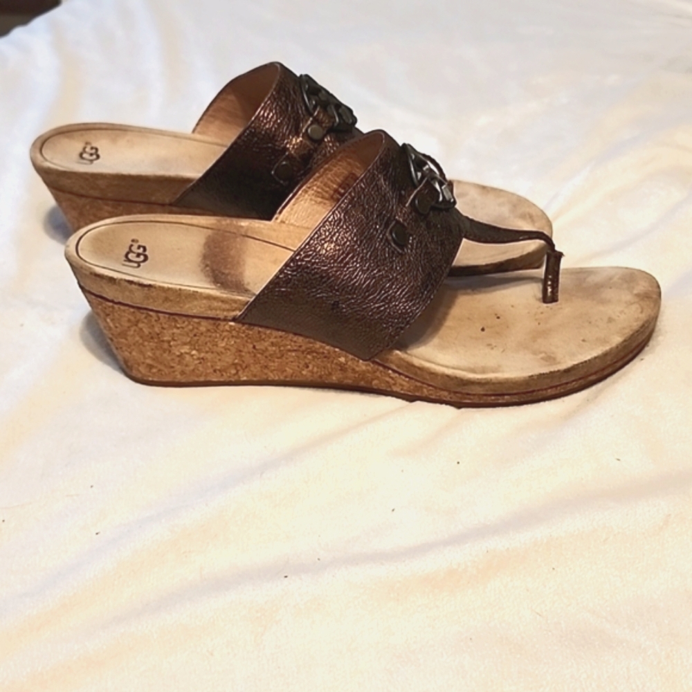 UGG heeled sandal